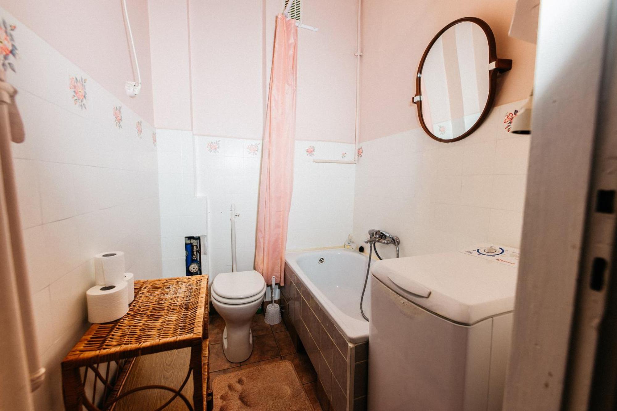 Feel The Old Socialist Style Apartment Cracovie Extérieur photo