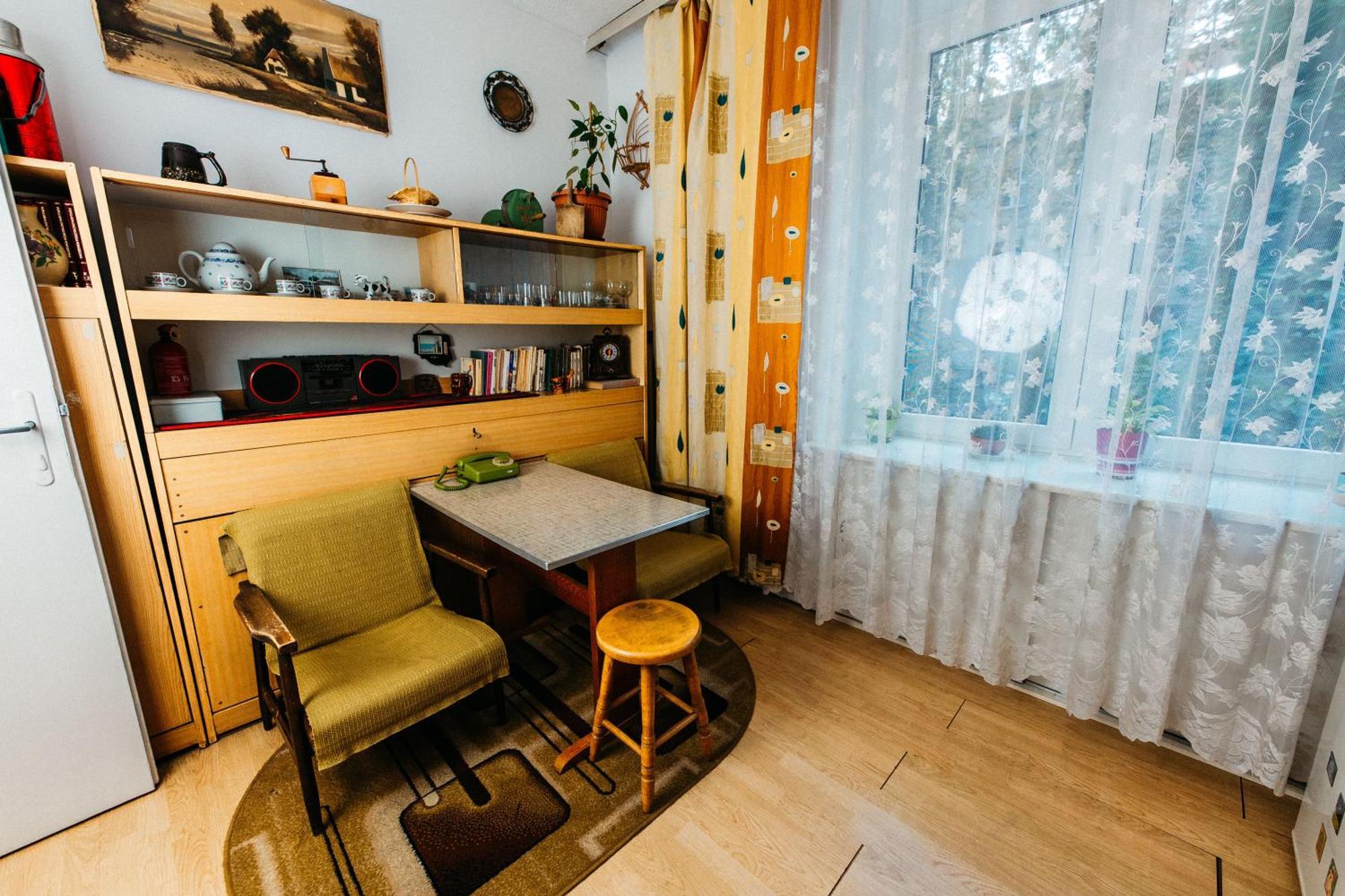 Feel The Old Socialist Style Apartment Cracovie Extérieur photo